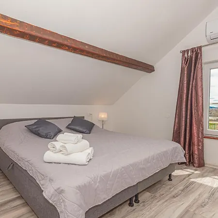 In - Miljevci Holiday home Kaocine