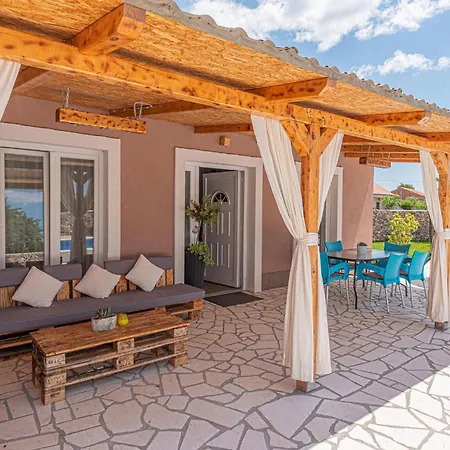 Holiday home In - Miljevci *