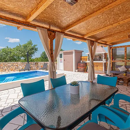 Holiday home In - Miljevci Kaocine