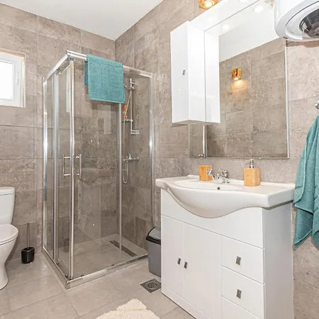 In - Miljevci Holiday home Kaocine