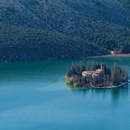 In - Miljevci בית נופש